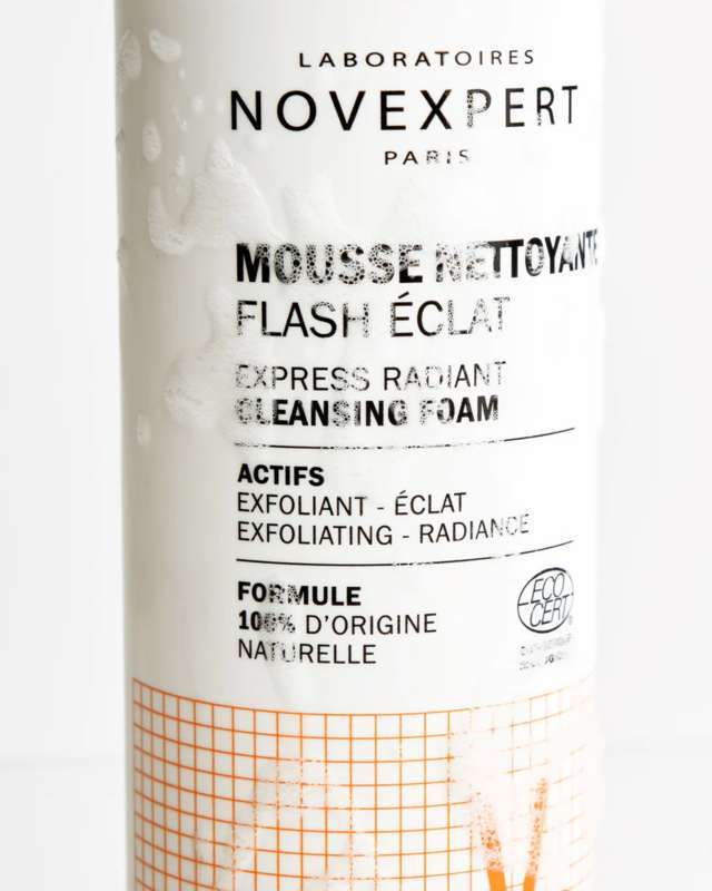 Mousse detergente illuminante alla vitamina C